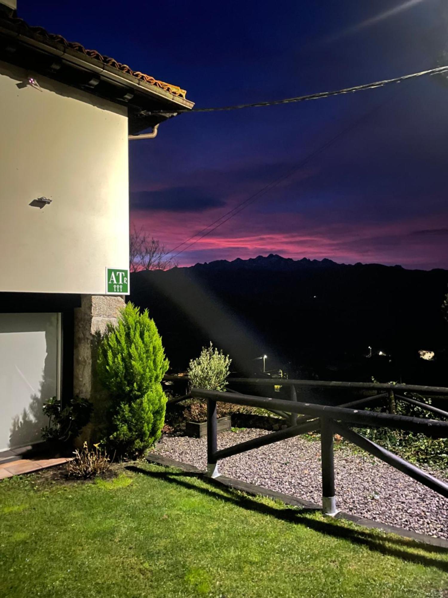 Apartamentos Picabel Onís Esterno foto